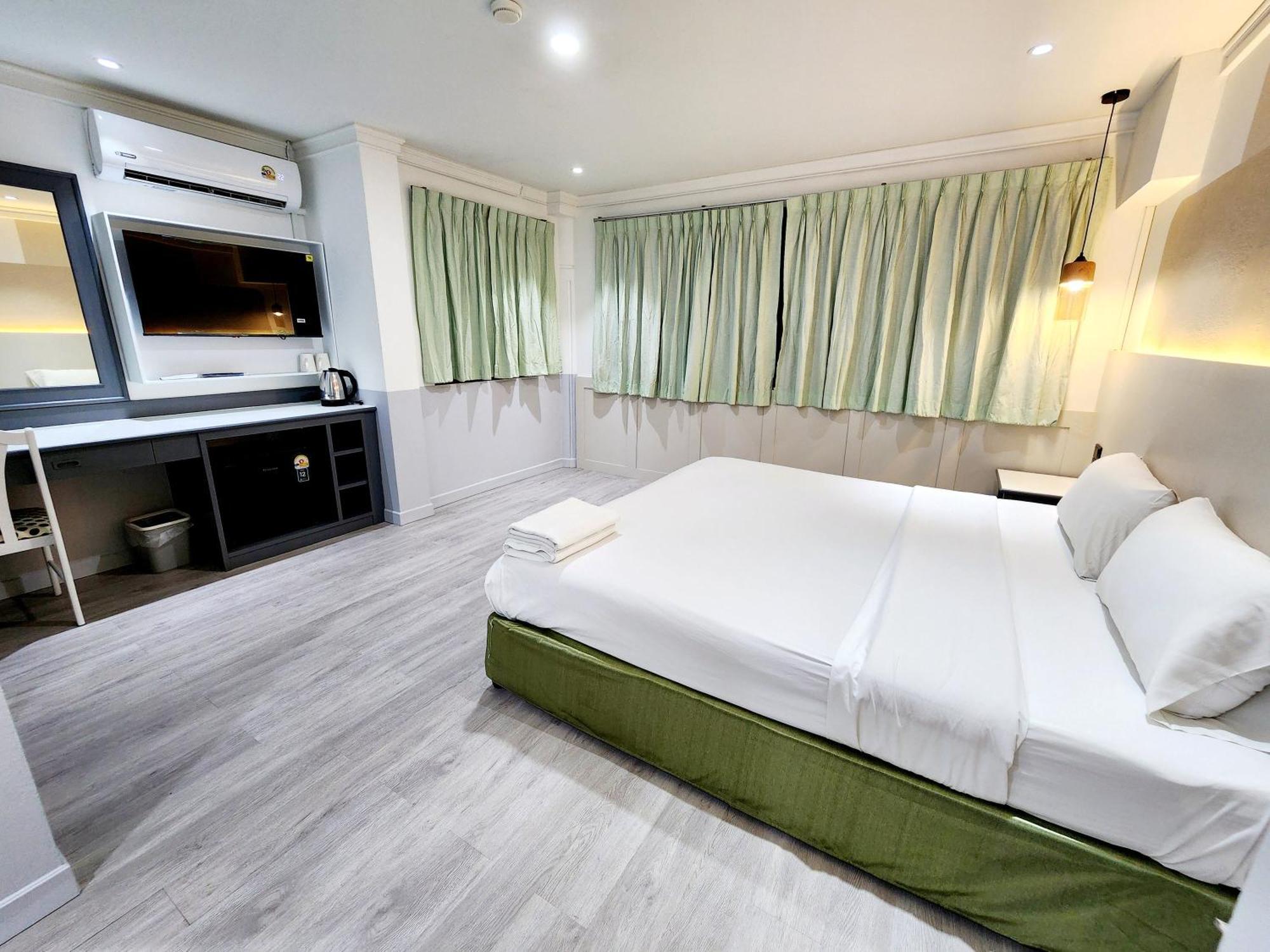 Seatel Phuket, Patong Beach Exterior foto